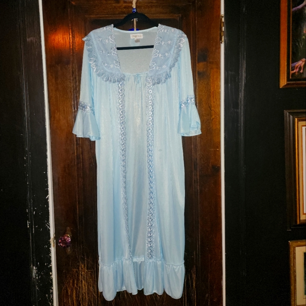 Precious Vintage Sleep Robe